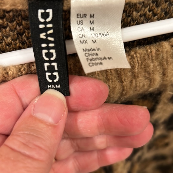 Divide Animal print sweater M - Picture 2 of 2